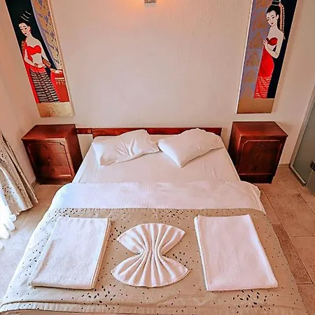 Goedence Restoran מלון *