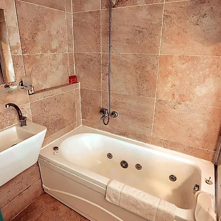 Goedence Restoran מלון Godence