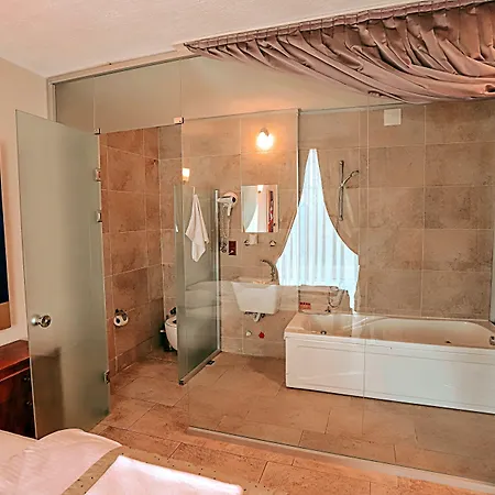 Goedence Restoran מלון Godence